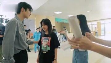 娱乐吃瓜现场,吃瓜现场，明星幕后故事大曝光！